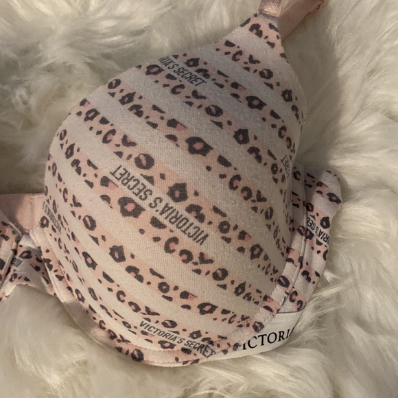 Victoria’s Secret T-shirt Bra 38D - Picture 2 of 8